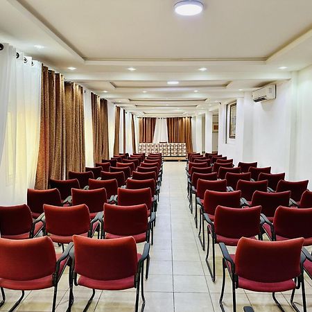 Yaahot Hotel Yaoundé Екстериор снимка