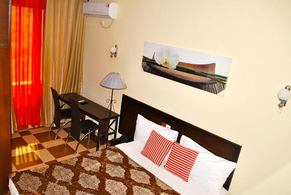 Yaahot Hotel Yaoundé Екстериор снимка