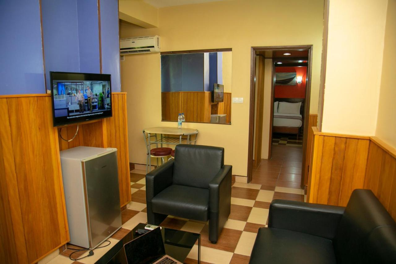 Yaahot Hotel Yaoundé Екстериор снимка