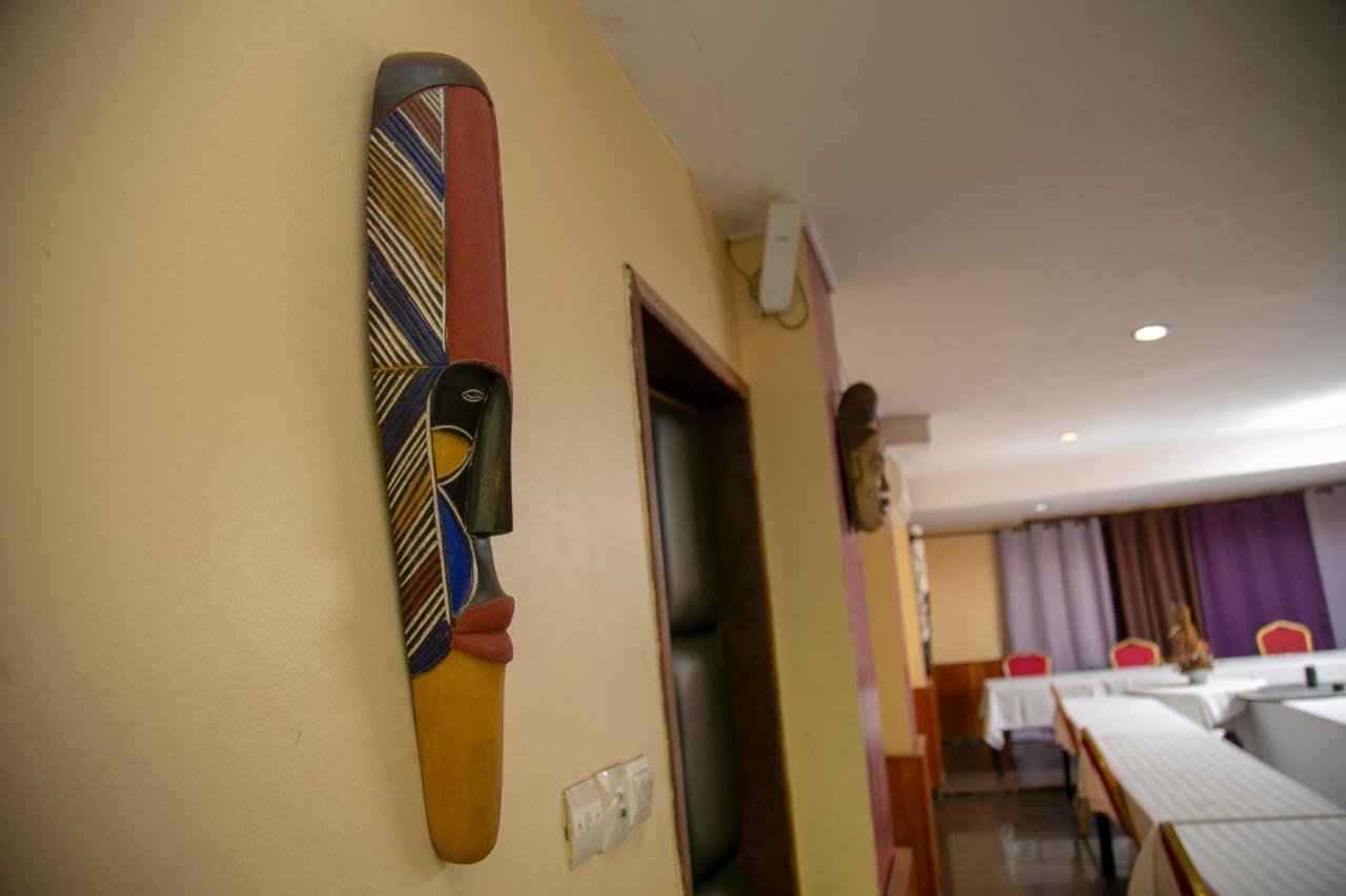 Yaahot Hotel Yaoundé Екстериор снимка