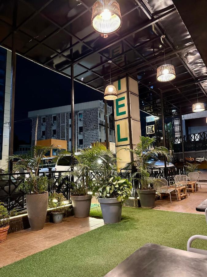 Yaahot Hotel Yaoundé Екстериор снимка