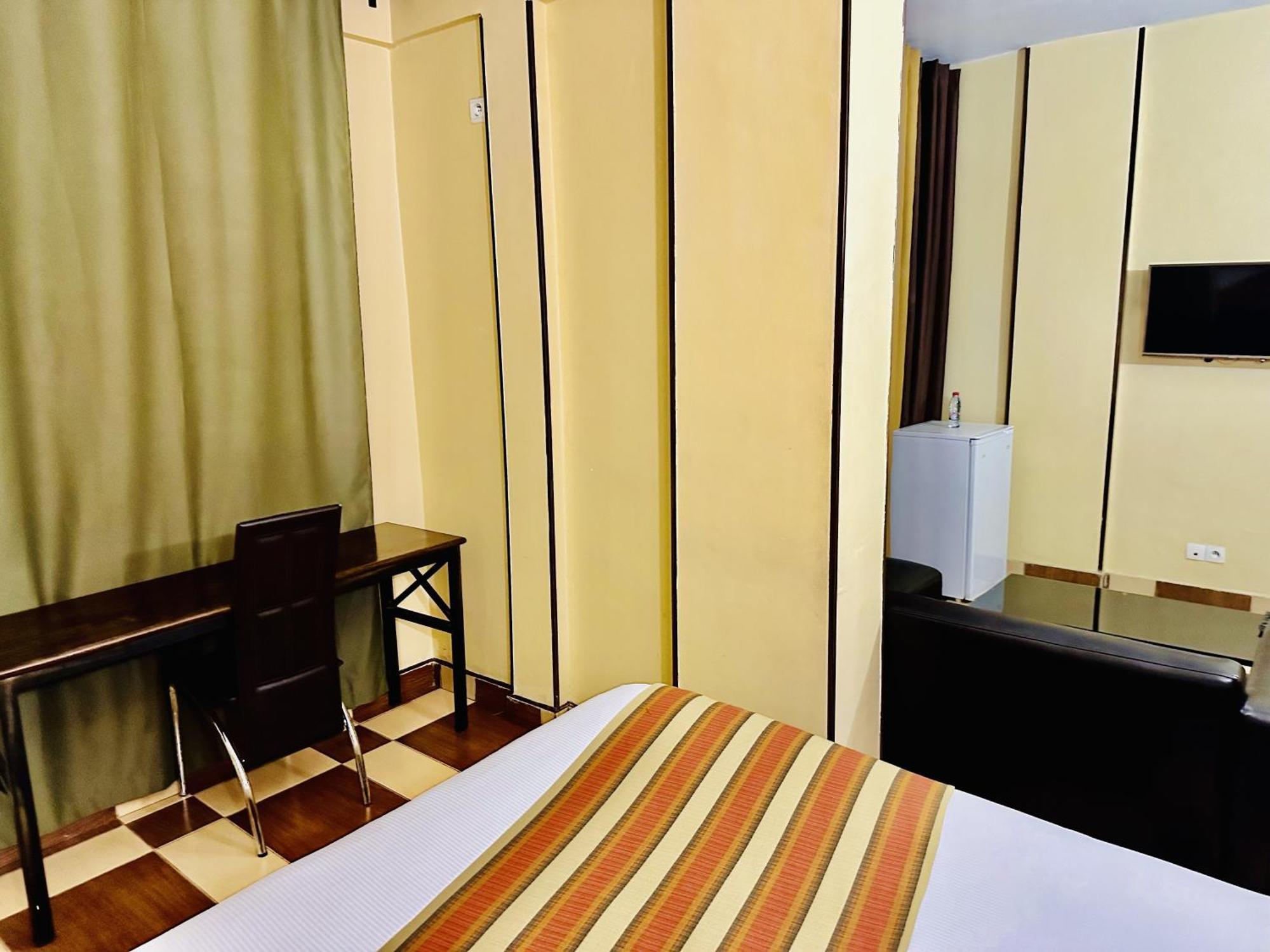 Yaahot Hotel Yaoundé Екстериор снимка