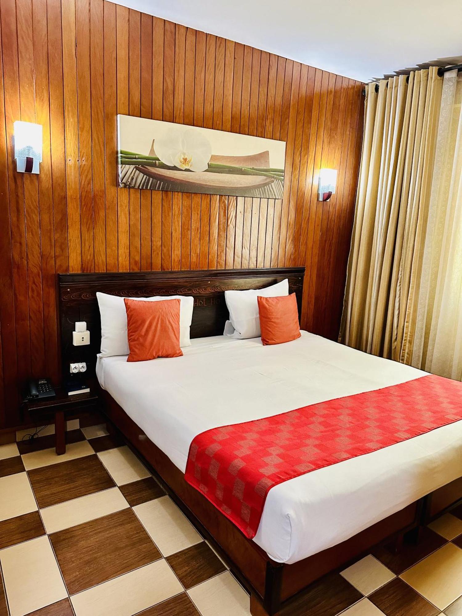 Yaahot Hotel Yaoundé Екстериор снимка