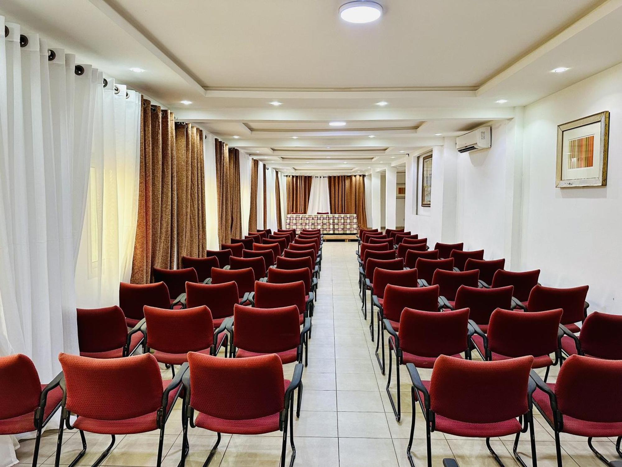 Yaahot Hotel Yaoundé Екстериор снимка