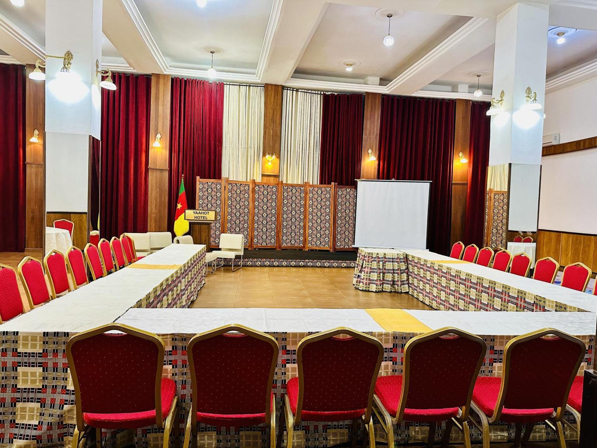 Yaahot Hotel Yaoundé Екстериор снимка