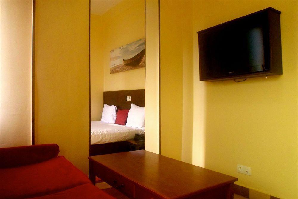 Yaahot Hotel Yaoundé Екстериор снимка