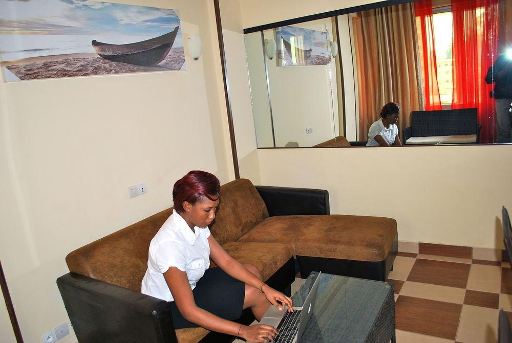 Yaahot Hotel Yaoundé Екстериор снимка