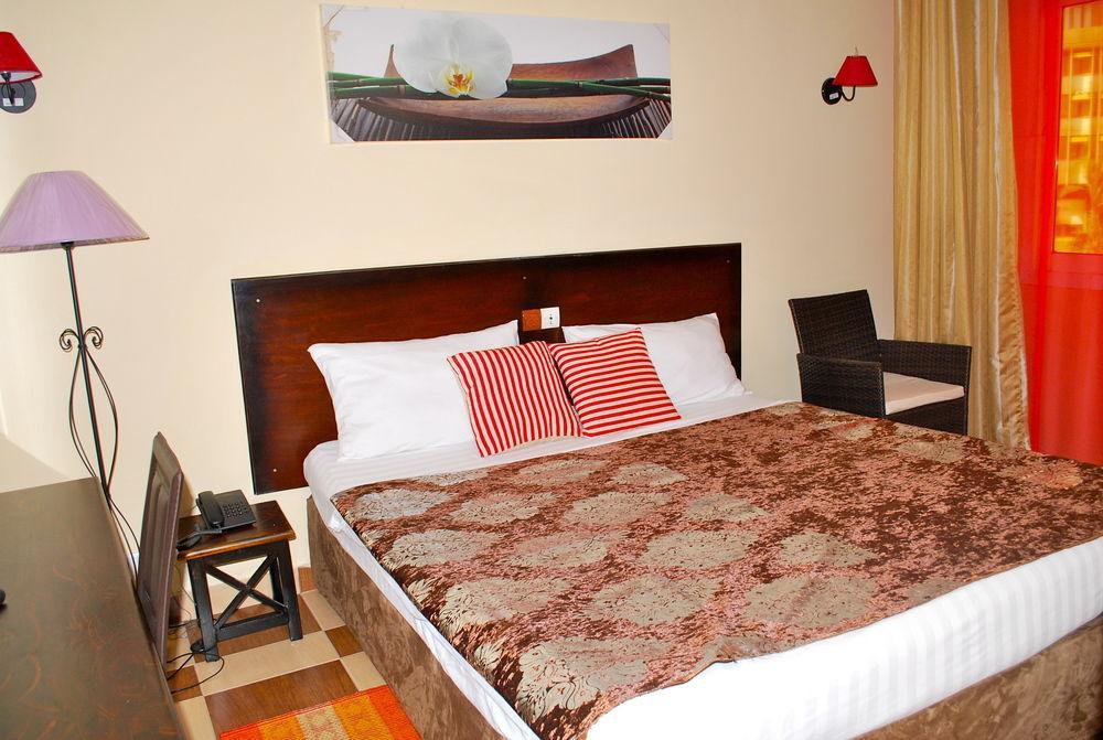 Yaahot Hotel Yaoundé Екстериор снимка