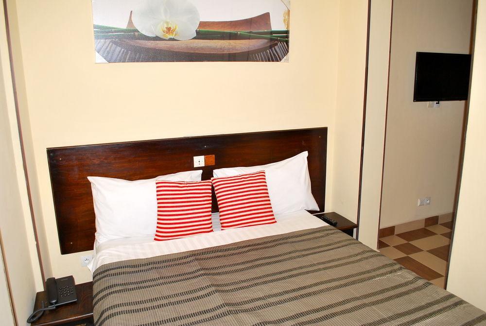 Yaahot Hotel Yaoundé Екстериор снимка