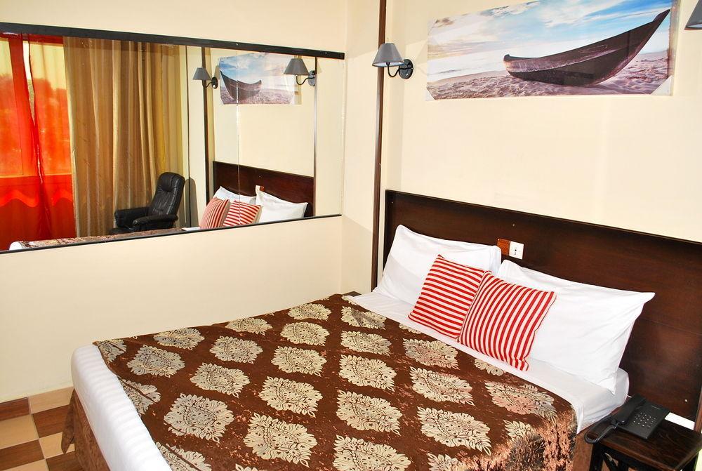 Yaahot Hotel Yaoundé Екстериор снимка