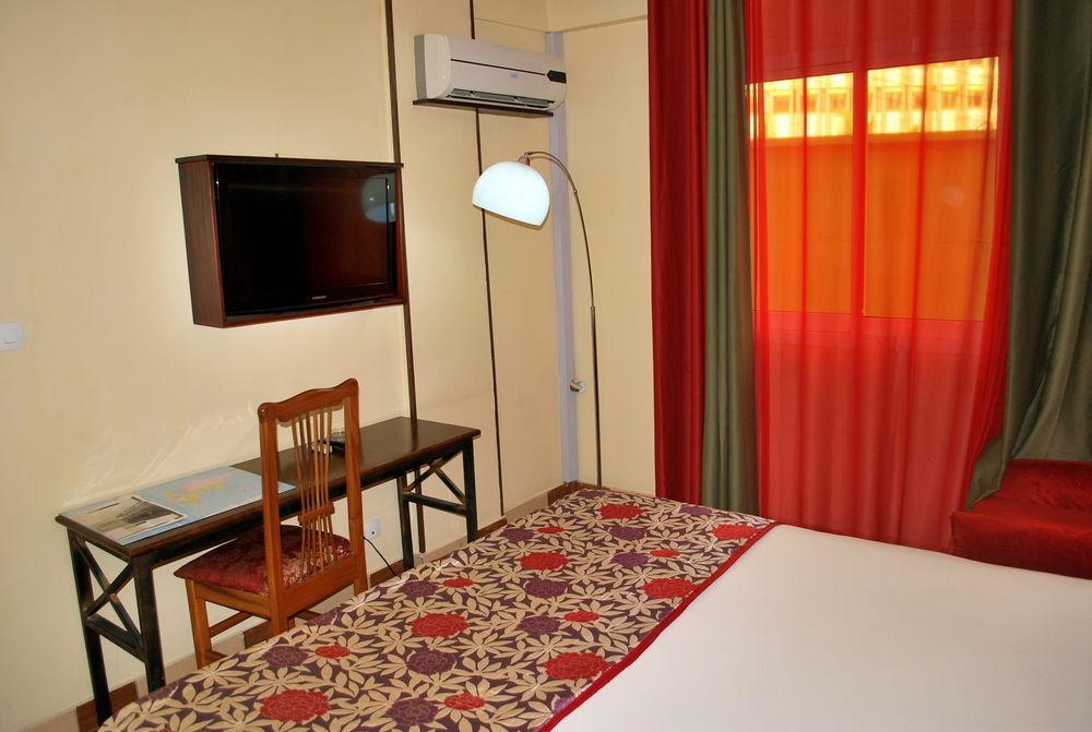 Yaahot Hotel Yaoundé Екстериор снимка