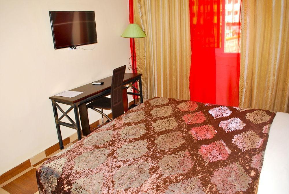 Yaahot Hotel Yaoundé Екстериор снимка