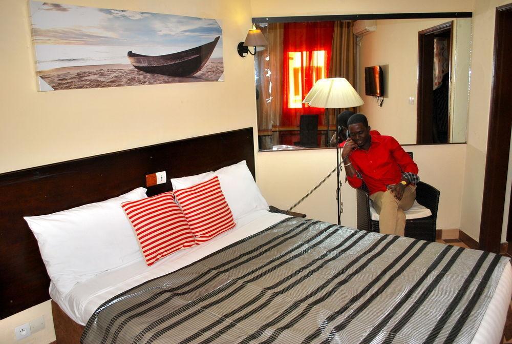 Yaahot Hotel Yaoundé Екстериор снимка