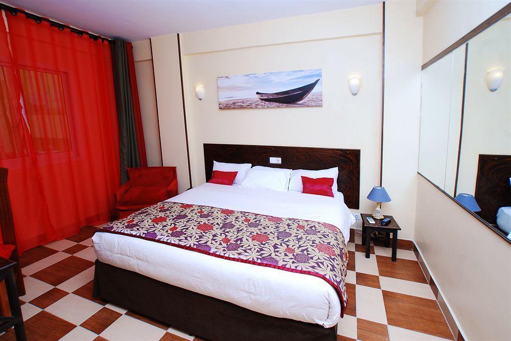 Yaahot Hotel Yaoundé Екстериор снимка