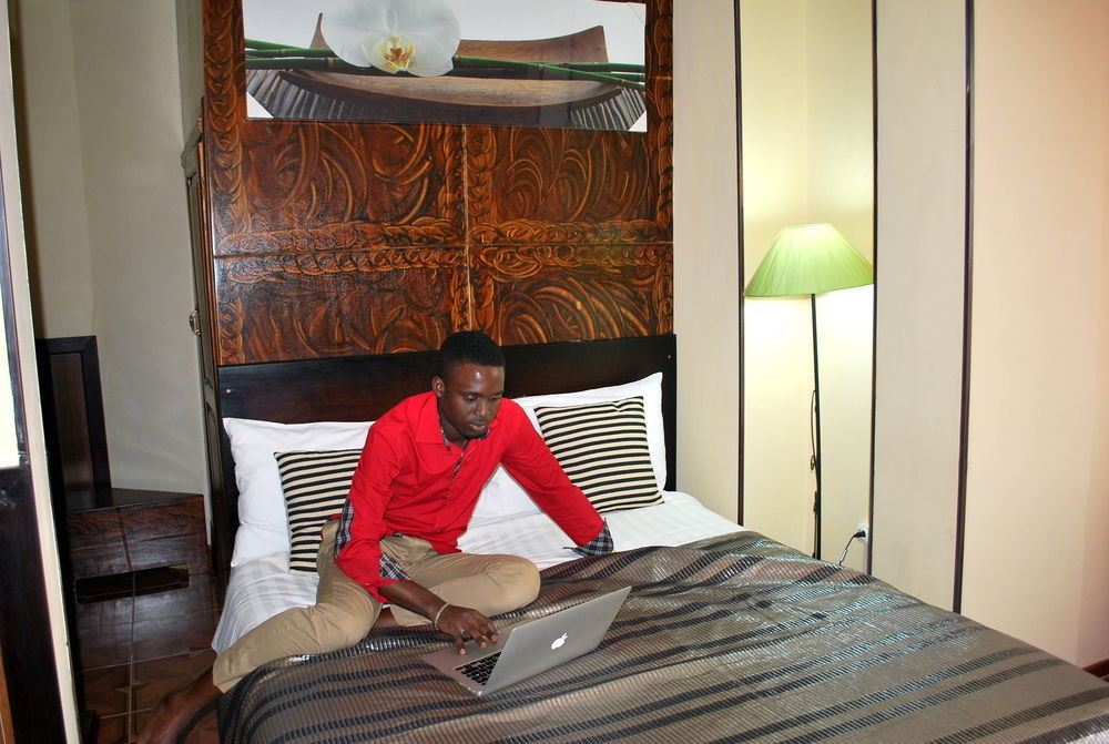Yaahot Hotel Yaoundé Екстериор снимка