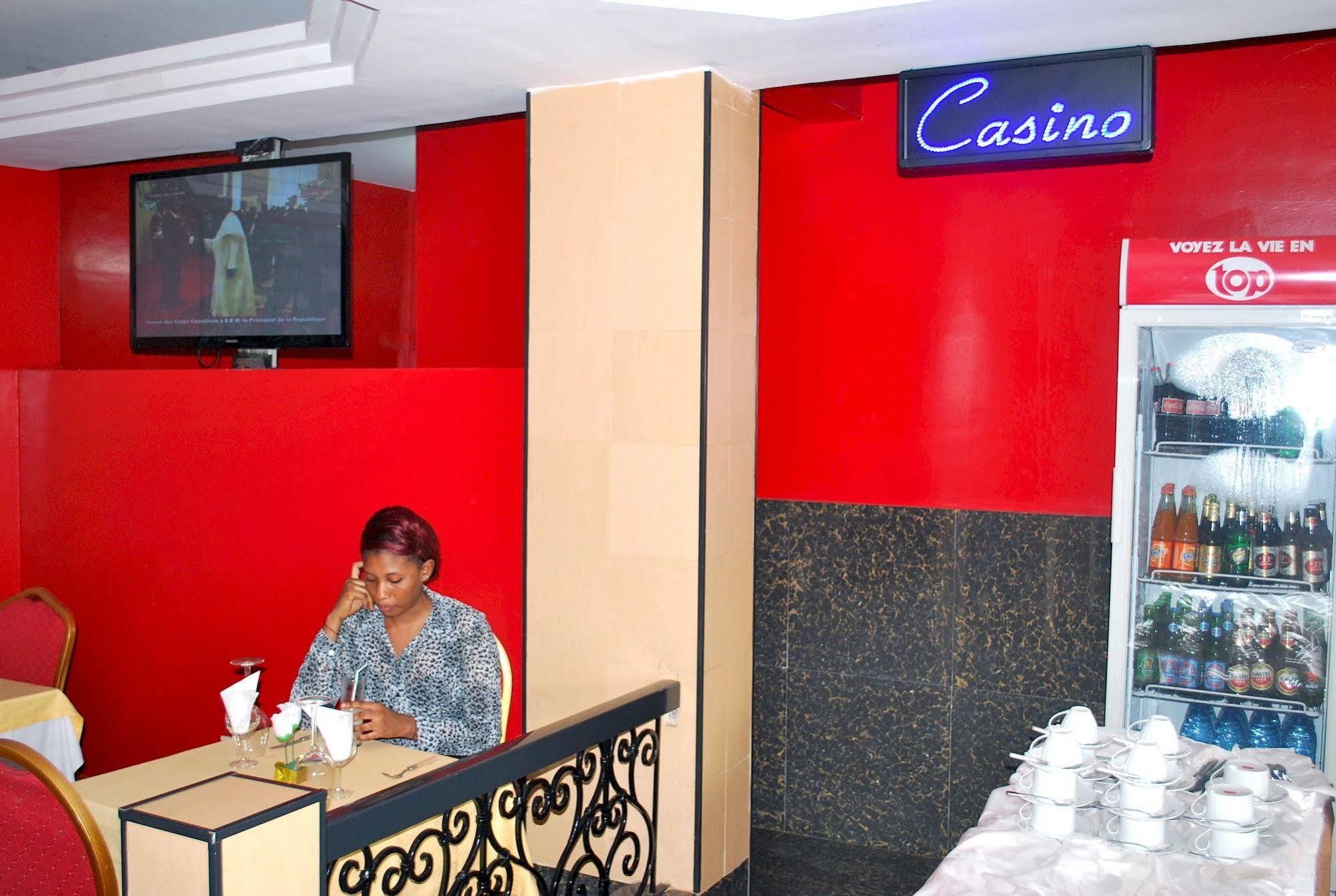 Yaahot Hotel Yaoundé Екстериор снимка