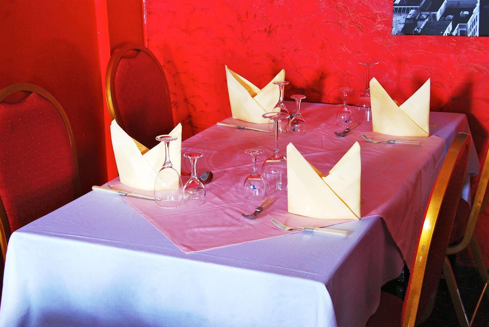 Yaahot Hotel Yaoundé Екстериор снимка
