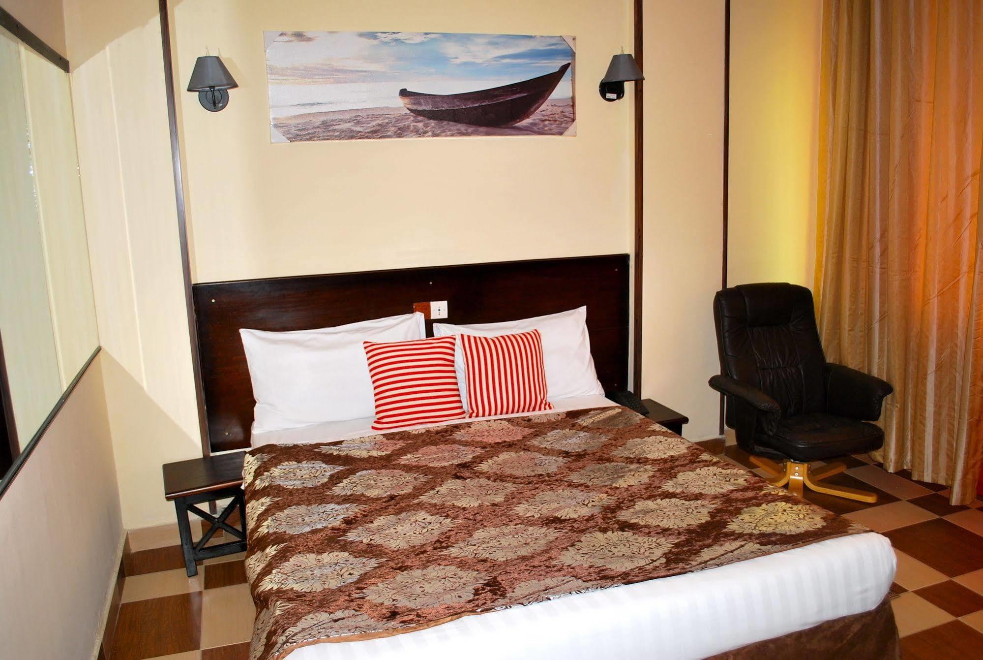 Yaahot Hotel Yaoundé Екстериор снимка